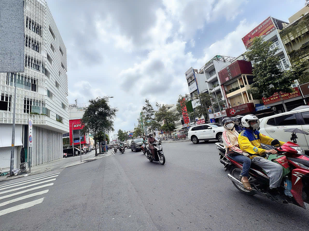 BÁN NHÀ MẶT TIỀN KD ĐƯỜNG 30M NGUYỄN THÁI HỌC, QUẬN 1 – NGAY PHỐ TÂY BÙI VIỆN & CHỢ BÊN THÀNH CHỈ VÀI BƯỚC CHÂN- DT 4M*16M VUÔNG ĐẸP