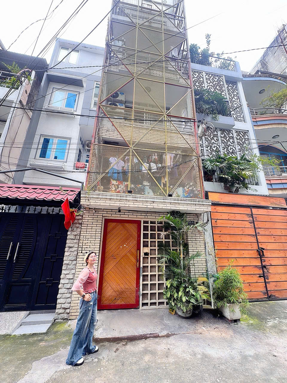 BÁN CHDV DÒNG TIỀN ĐỀU – HXH 8M Đ. VÕ VĂN TẦN THÔNG RA BV TỪ DŨ Đ NGUYỄN THỊ MINH KHAI QUẬN 1 – DT 82M2 – CHÍNH CHỦ  * LH GIANG GIANG: 093.86.76.685