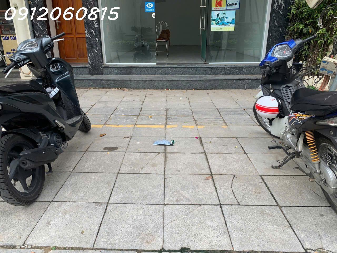 NGUYỄN DU TỌA ĐỘ 'ĐỊA LINH' CHO SHOWROOM ĐỒNG HỒ CAO CẤP