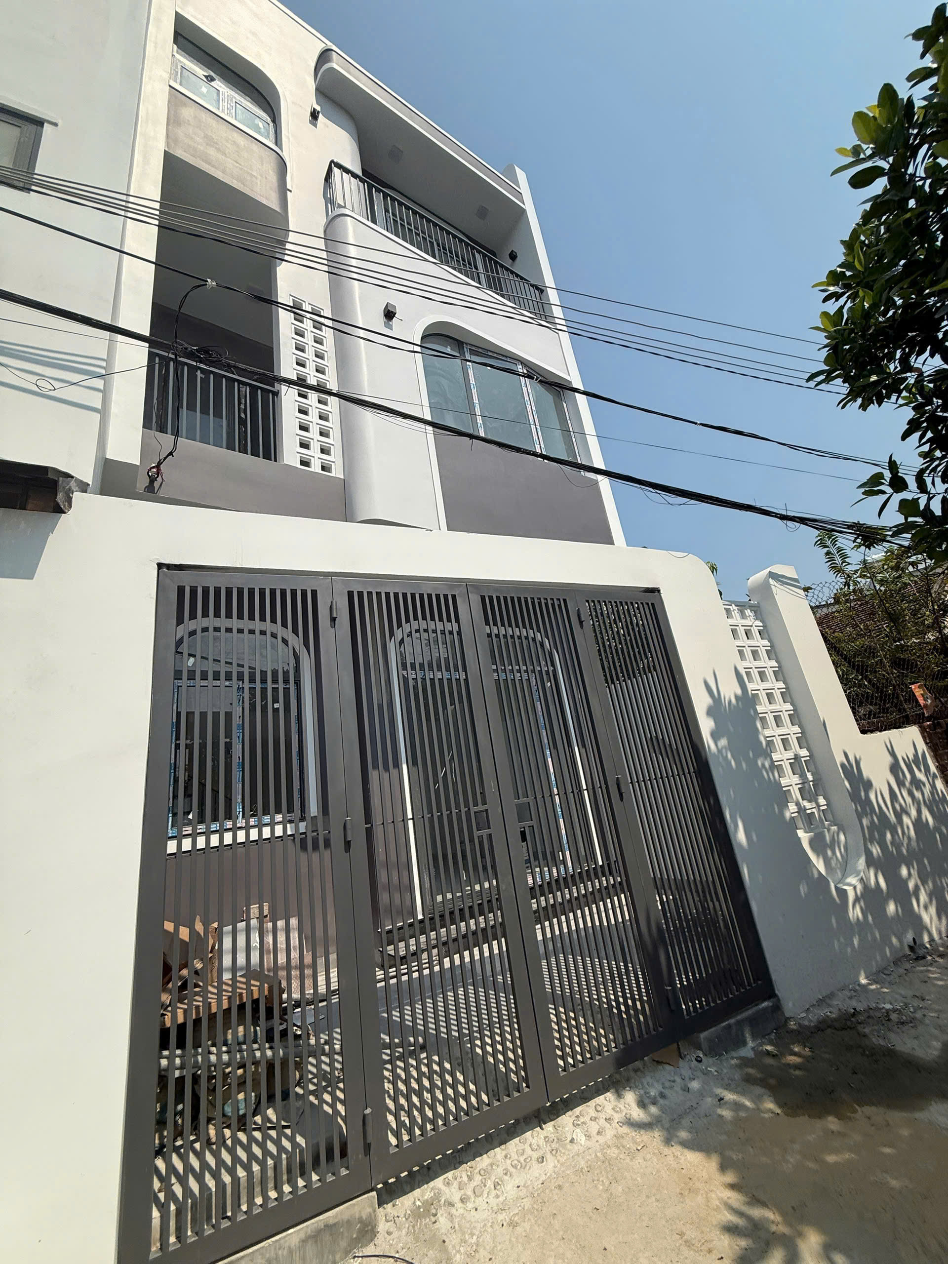 Bán Nhà 3 Tầng Mới Xây Sau Lưng Trường Tiểu Học Phước Long 2 và KĐT Phước Long B.