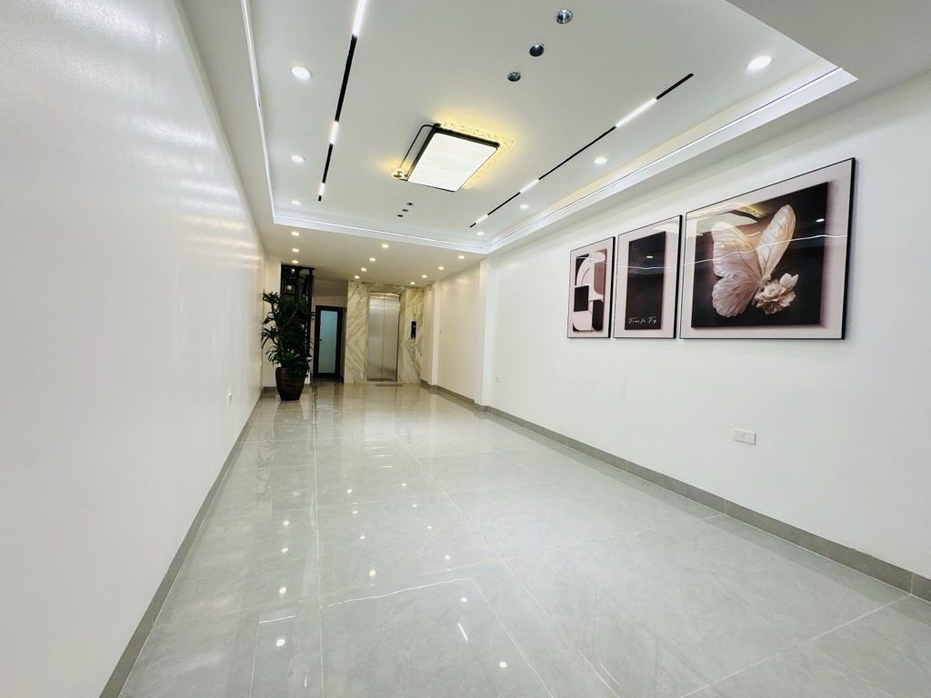 nguyễn văn huyên 48m x6 tầng thang máy 15,8 tỷ gara ô tô,ngõ thông kinh doanh