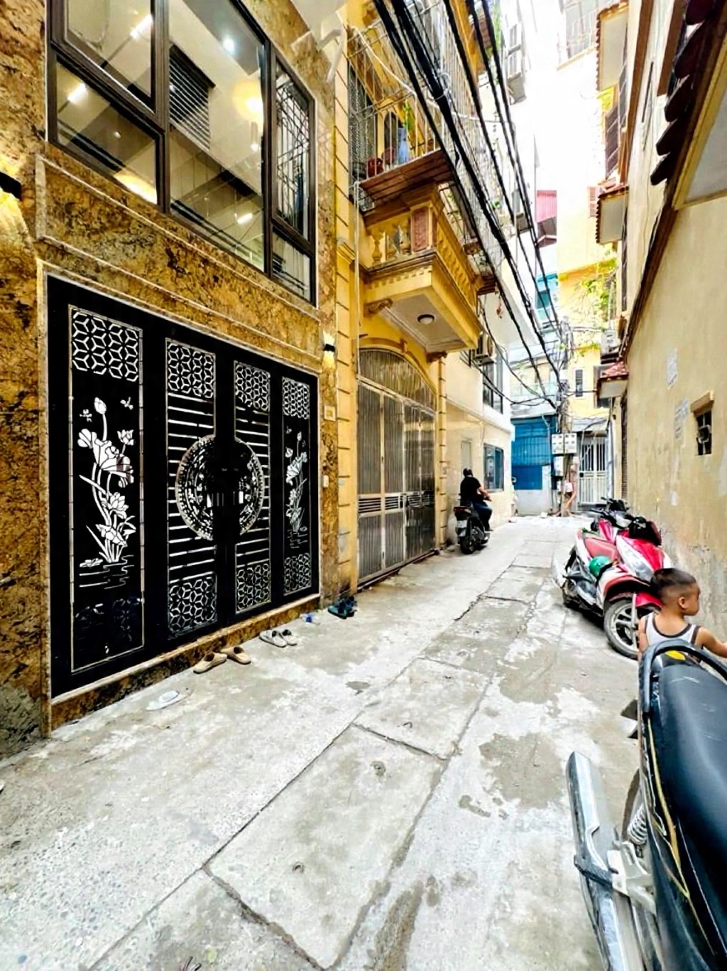 nguyễn văn huyên 48m x6 tầng thang máy 15,8 tỷ gara ô tô,ngõ thông kinh doanh