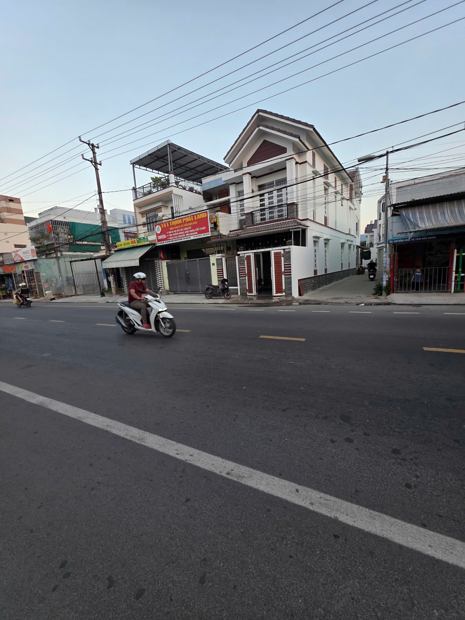 BÁN NHÀ CĂN GÓC 2 MẶT TIỀN ĐƯỜNG ĐỒNG KHỞI, NGAY TT. DIÊN KHÁNH.