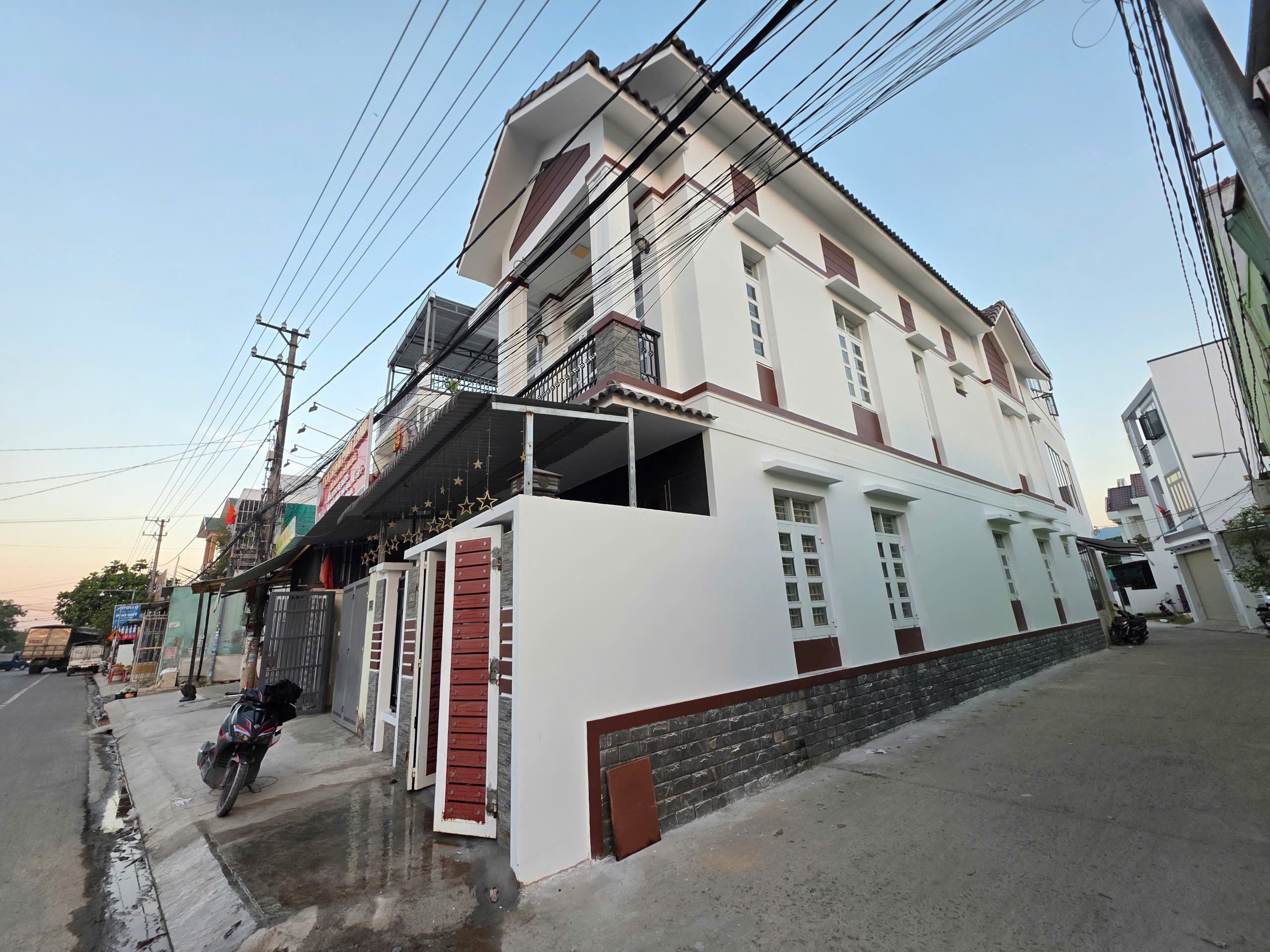 BÁN NHÀ CĂN GÓC 2 MẶT TIỀN ĐƯỜNG ĐỒNG KHỞI, NGAY TT. DIÊN KHÁNH.