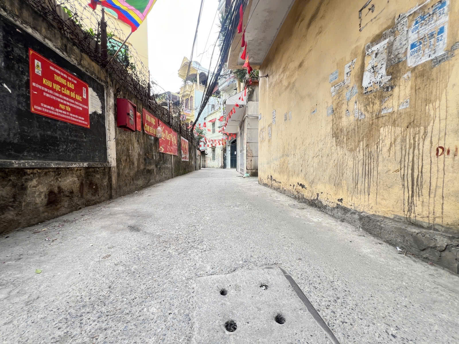 Bán nhà lô góc 2 mặt tiền, gần phố Hào Nam, Đống Đa, 30m2 5 tầng, 4,5m hơn 10 tỷ, oto đỗ cửa, đa tiện ích xung quanh.