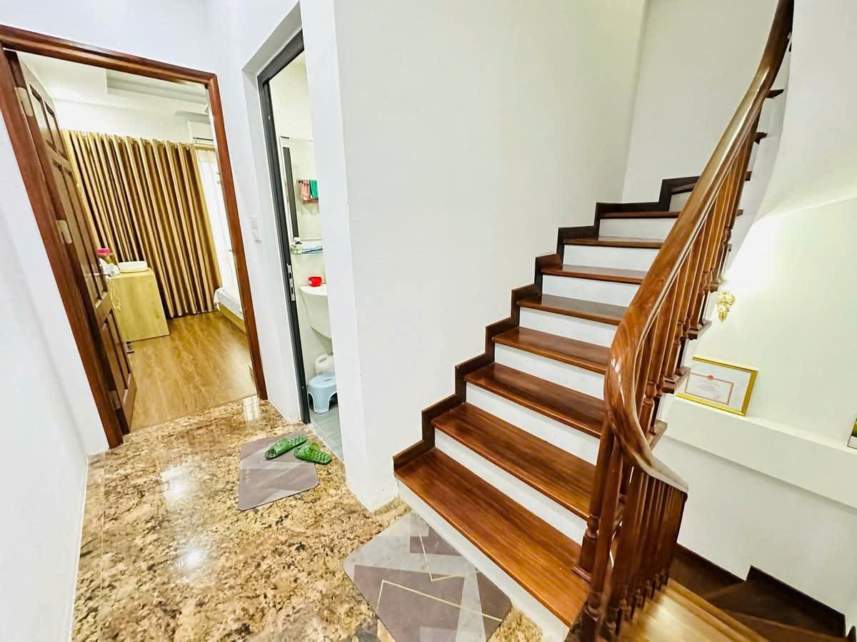 Hiếm. Bán nhà vị trí đắc địa đường Cổ Linh – Long Biên – HN