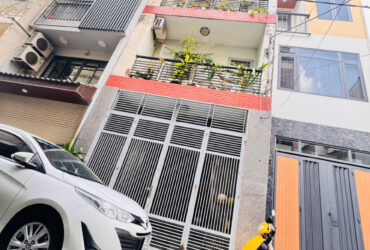 BÁN NHÀ 5 TẦNG MỚI – MẶT TIỀN XE HƠI ĐẬU CỬA Đ.NGUYỄN THIỆN THUẬT, QUẬN 3- KHU VIP PHÂN LÔ BÀN CỜ HIẾM NHÀ BÁN CHỈ 11,9T- 0938676685 GIANG GIANG