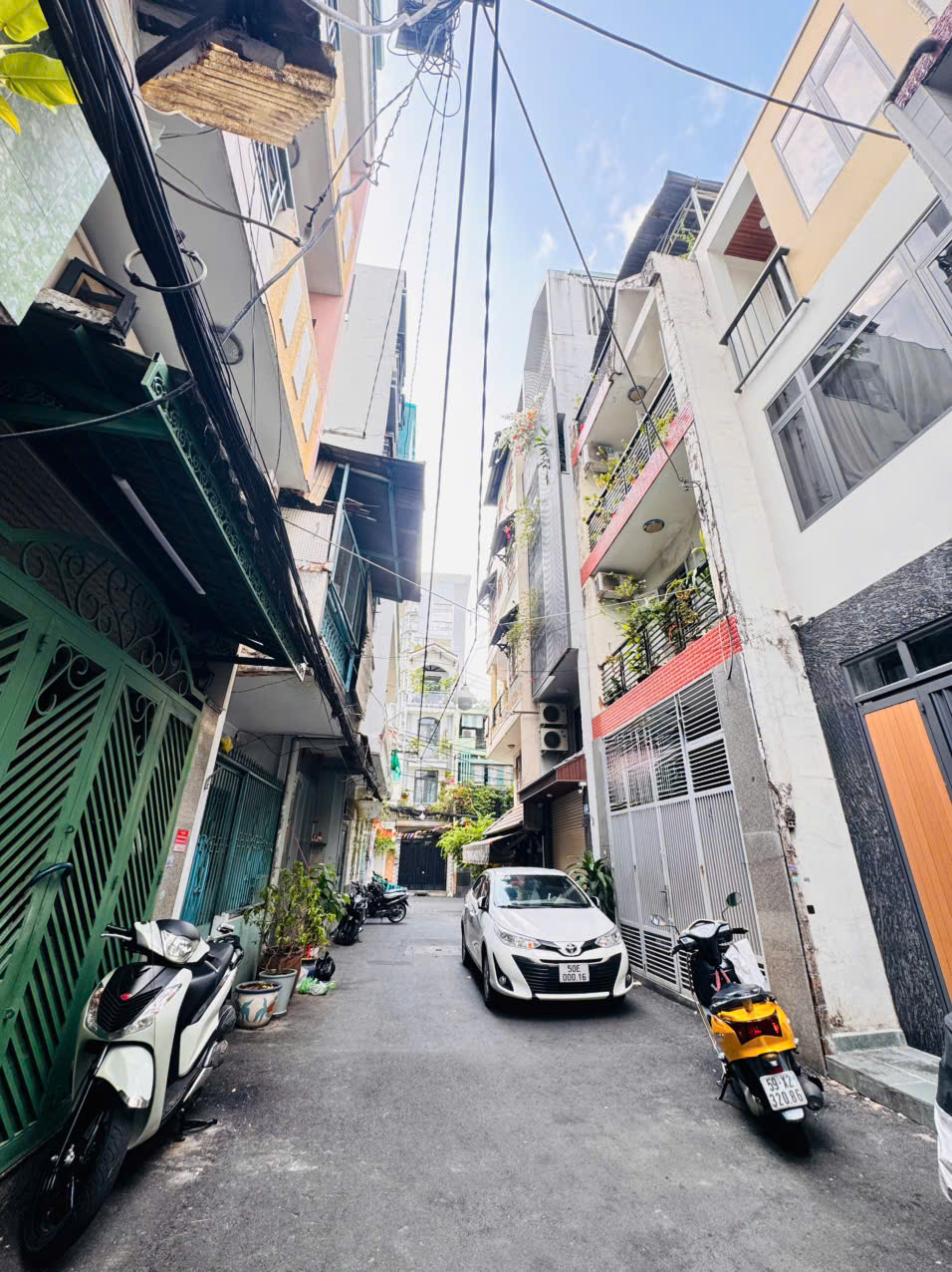 BÁN NHÀ 5 TẦNG MỚI – MẶT TIỀN XE HƠI ĐẬU CỬA Đ.NGUYỄN THIỆN THUẬT, QUẬN 3- KHU VIP PHÂN LÔ BÀN CỜ HIẾM NHÀ BÁN CHỈ 11,9T- 0938676685 GIANG GIANG
