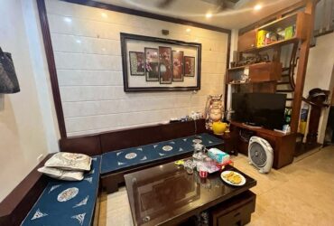 hoàng hoa thám 27m x5 tầng 6,3 tỷ cách bãi gủi ô tô 50m,ngõ thông thoáng