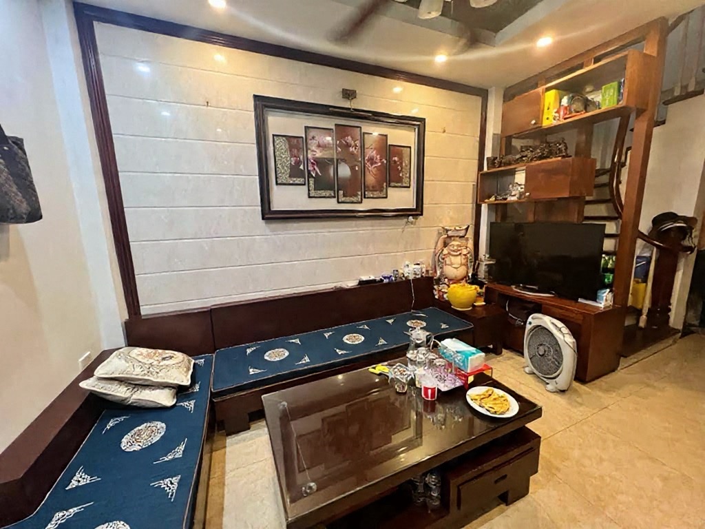 hoàng hoa thám 27m x5 tầng 6,3 tỷ cách bãi gủi ô tô 50m,ngõ thông thoáng