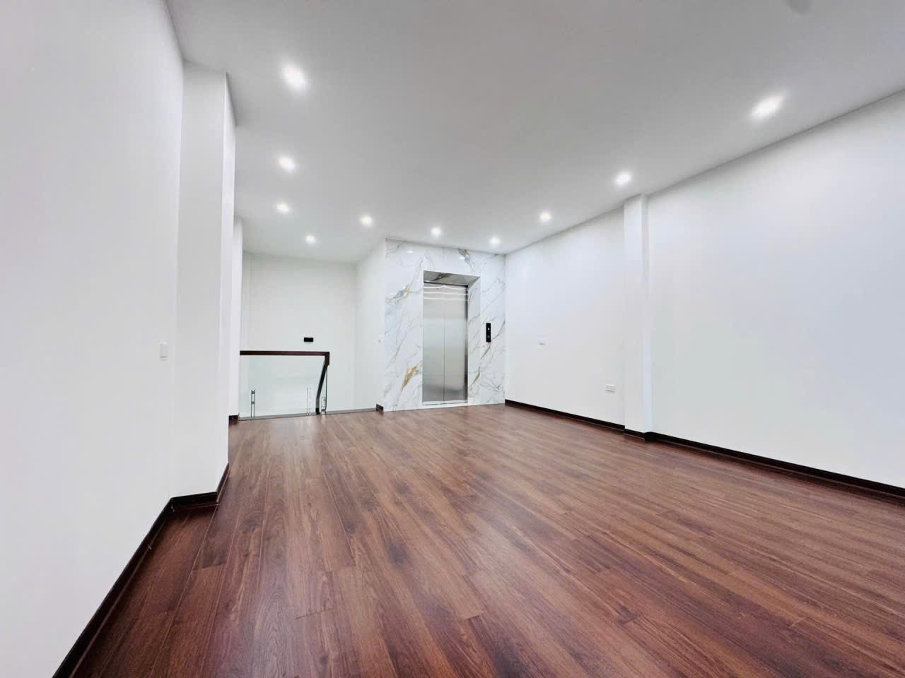 🔥 BÁN NHÀ TRUNG TÂM THẠCH BÀN – 55m², 7 TẦNG, THANG MÁY, Ô TÔ ĐỖ CỬA 🔥