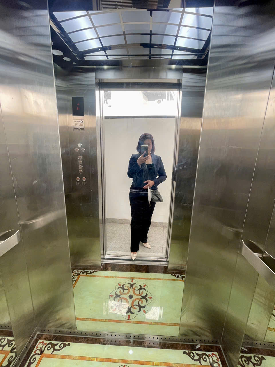 Nhà phố Hoàng Mai, mớii hoàn thiện,oto đỗ cửa  77m x 6 tầng, thang máy, Tổng 11 phòng, vừa cho thuê dòng tiền vừa ở