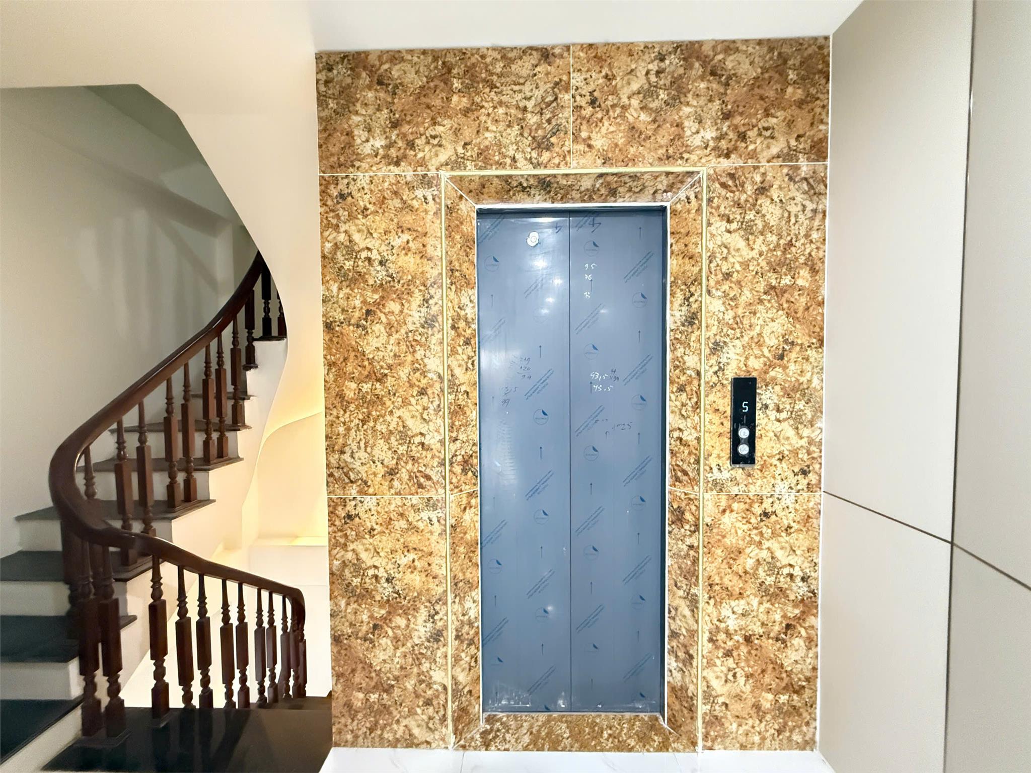 Bán Nhà 7 tầng Thang Máy Hà Đông 50m² Phân lô – vỉa hè – Gần Công Viên 365 Giá Tốt
