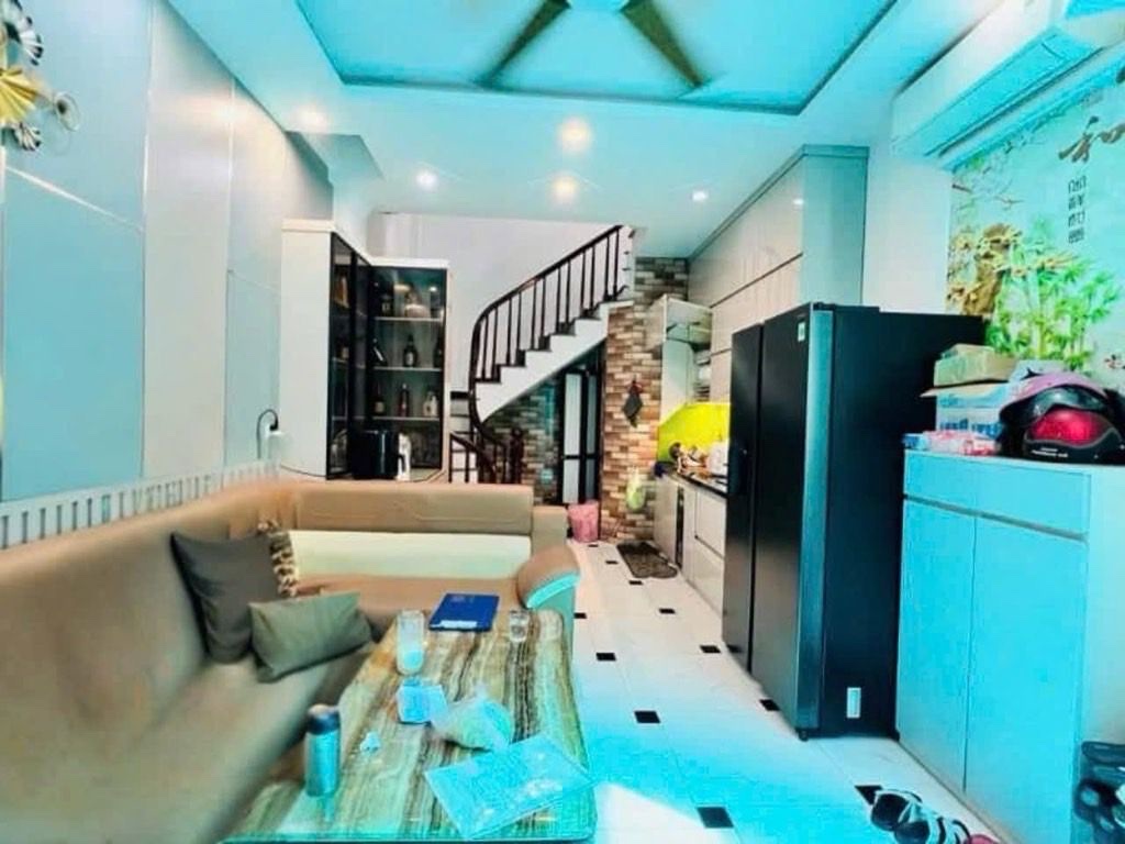 Nguyễn khang 32m x5 tầng giá 8,2 tỷ – lô góc,ngõ ba gác tránh,40m ra phố