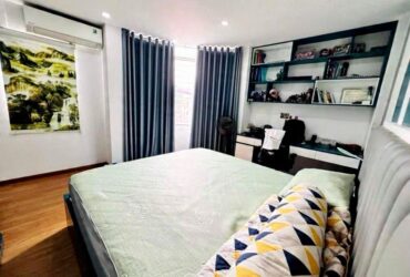 Nguyễn khang 32m x5 tầng giá 8,2 tỷ – lô góc,ngõ ba gác tránh,40m ra phố