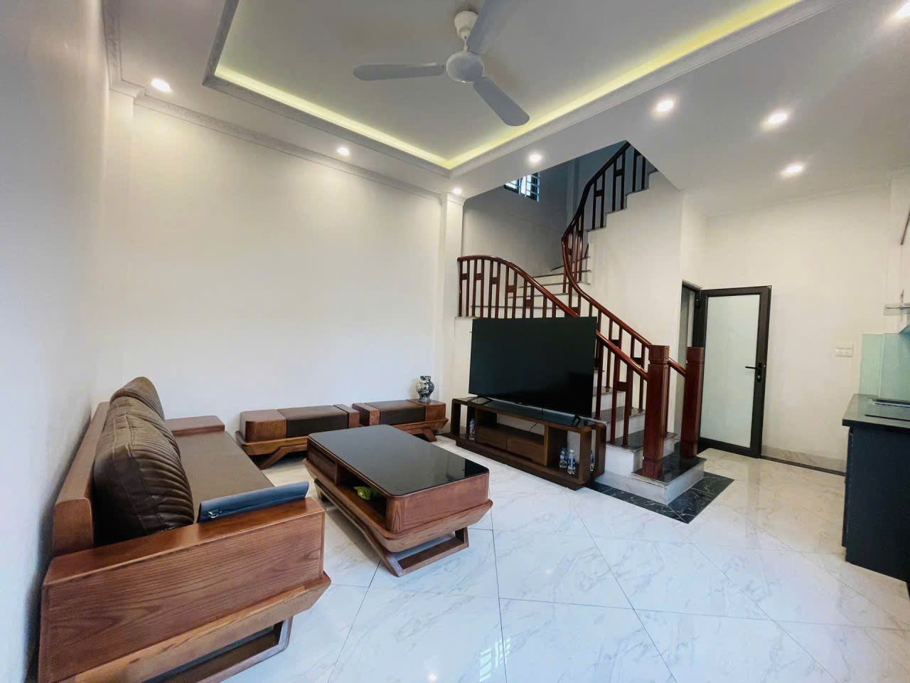 🏡 Nhà đẹp – ô tô đỗ cửa – 31m² tại trung tâm Thạch Bàn nhỉnh 6 tỷ !