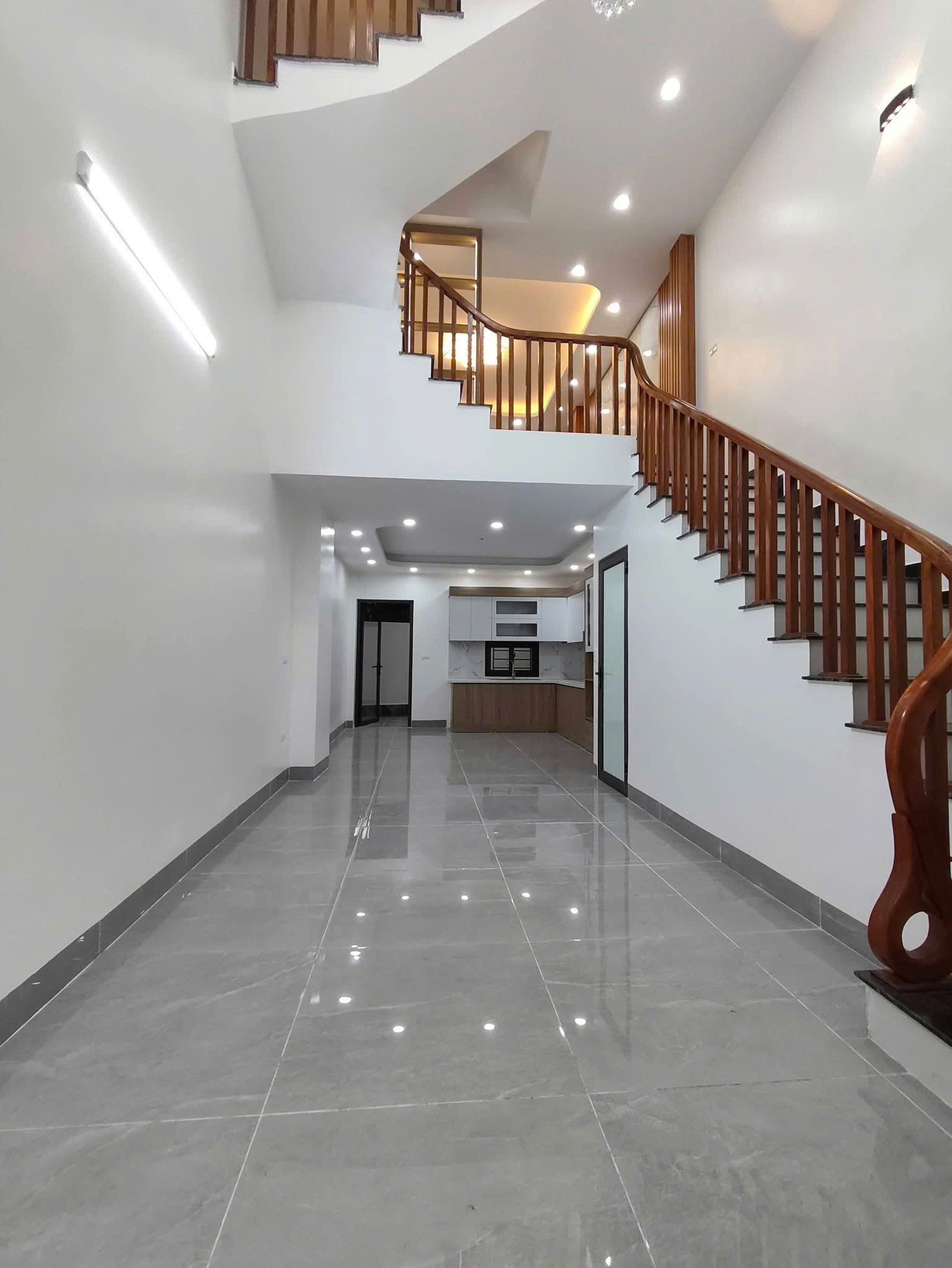 ĐÔNG MỸ – XÃ NAM PHÙ – 70M² – 5T – NHÀ MỚI –Ô TÔ ĐỖ CỬA- GIÁ NHỈNH 6 TỶ