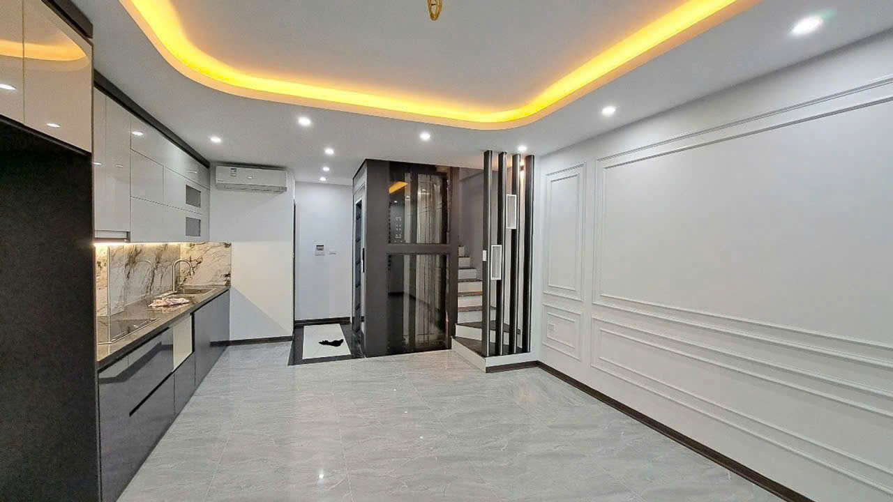 🔥 HIẾM! NHÀ ĐẸP TRUNG TÂM HỒ THẠCH BÀN – THANG MÁY – Ô TÔ ĐỖ CỔNG 🔥