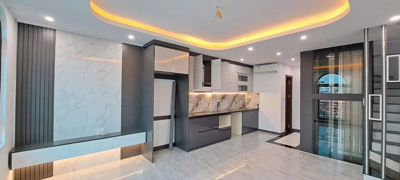🔥 HIẾM! NHÀ ĐẸP TRUNG TÂM HỒ THẠCH BÀN – THANG MÁY – Ô TÔ ĐỖ CỔNG 🔥