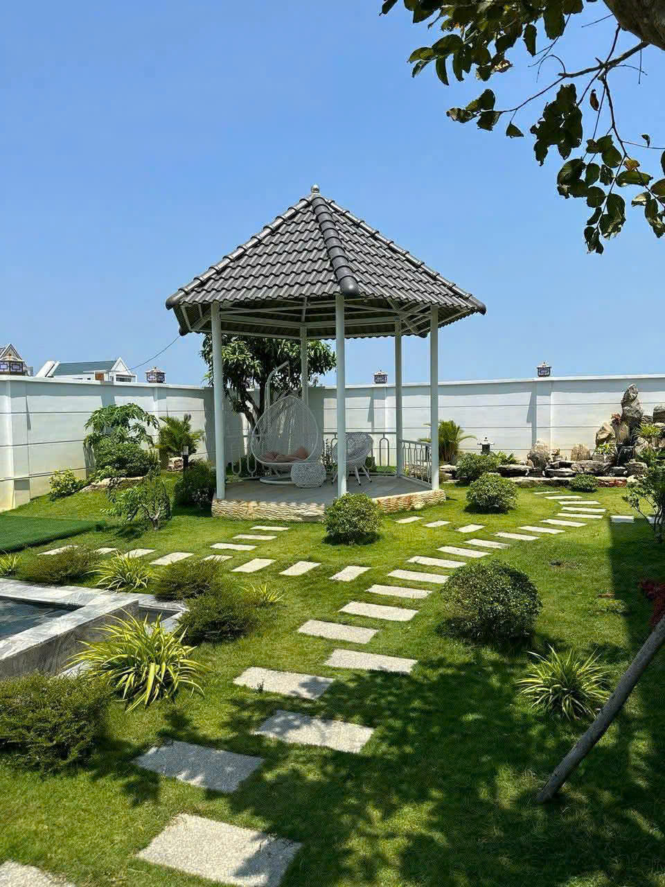 BIỆT THỰ BIỂN CỦA DIỄN VIÊN TẠI BÀ RỊA – 600M2 ĐẤT, 300M2 THỔ CƯ – CHỈ 10.8 TỶ