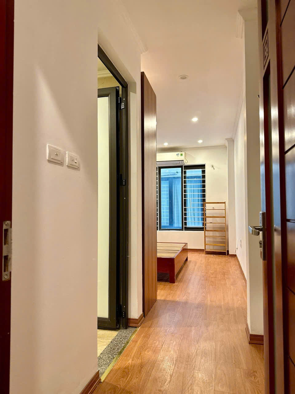 🏡 BÁN NHÀ TRUNG TÂM THẠCH BÀN – 5 TẦNG – Ô TÔ ĐỖ CỔNG – 32M²