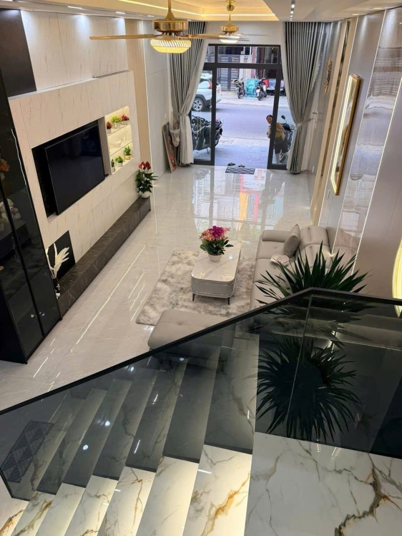 Siêu Phẩm Mặt Tiền Lê Độ 82m2 Nhà 3 Tầng 5 Phòng Ngủ Giá 16.6 Tỷ