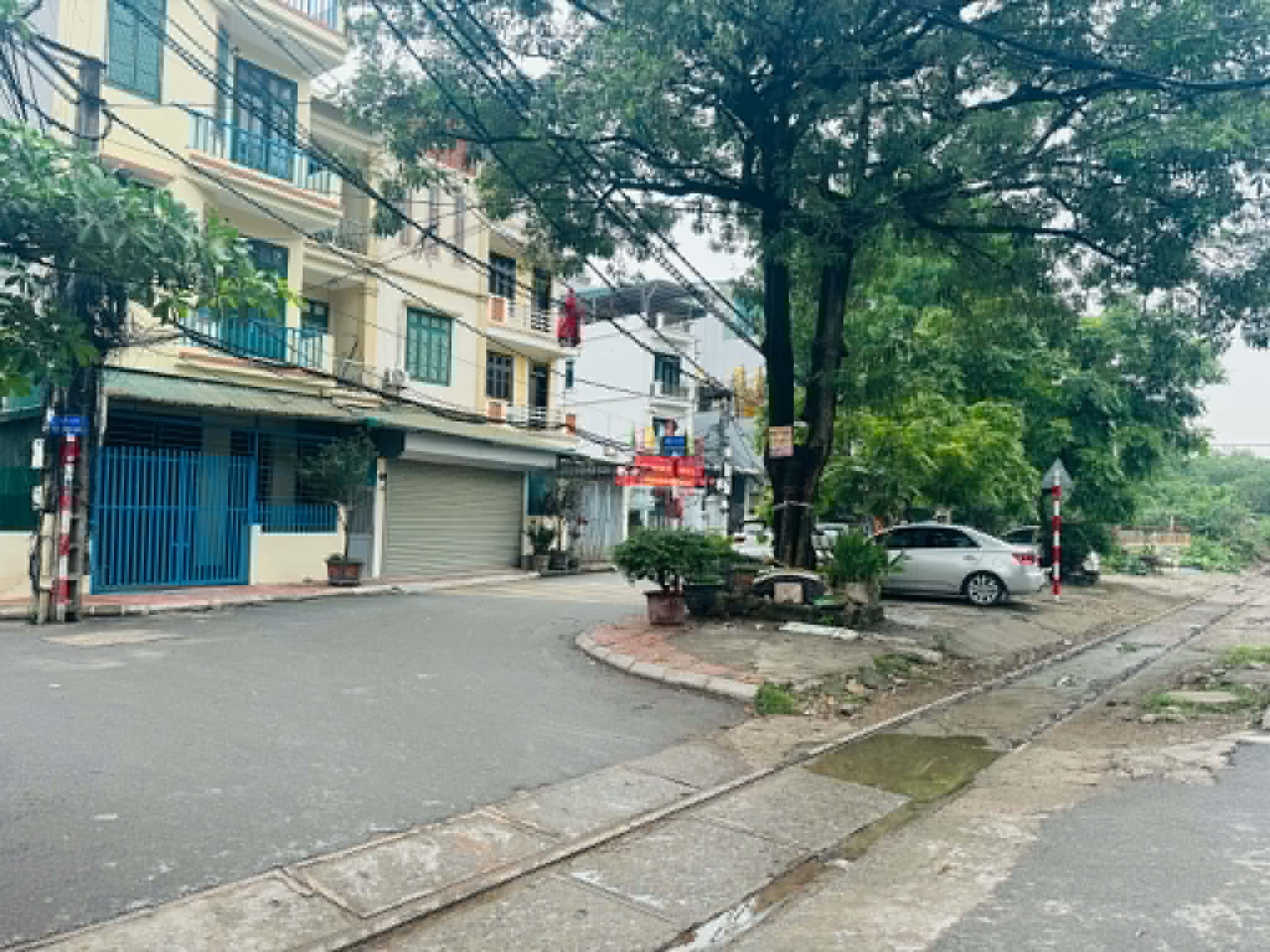 Hiếm, bay nhanh 100tr 1m đất Việt Hưng, ngõ rộng, 15m ra oto tránh, tiện ích ngập tràn