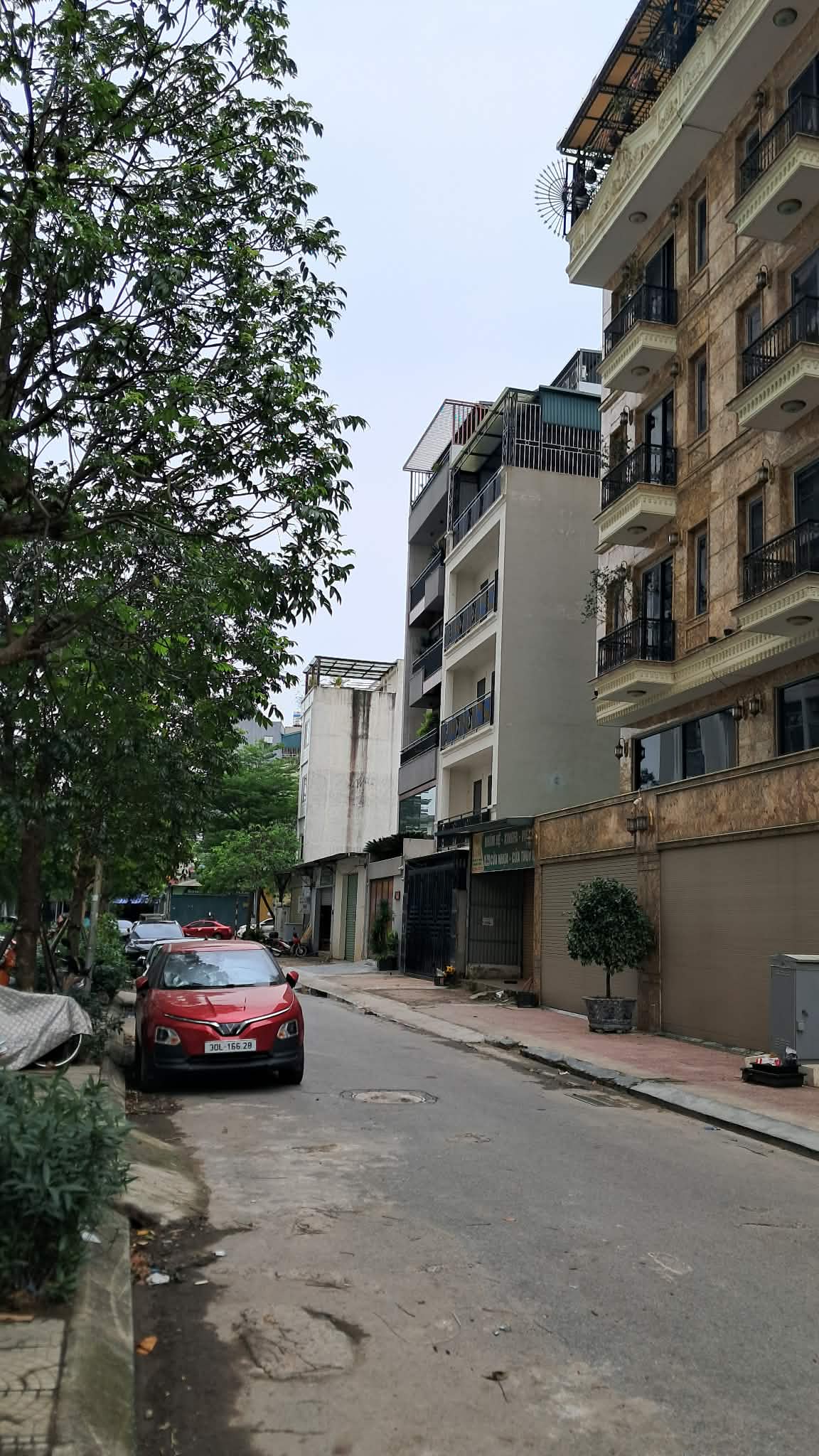 BÁN NHÀ VIỆT HƯNG 85M2- 6 TẦNG THANG MÁY- GARA Ô TÔ- HƠN 17 TỶ