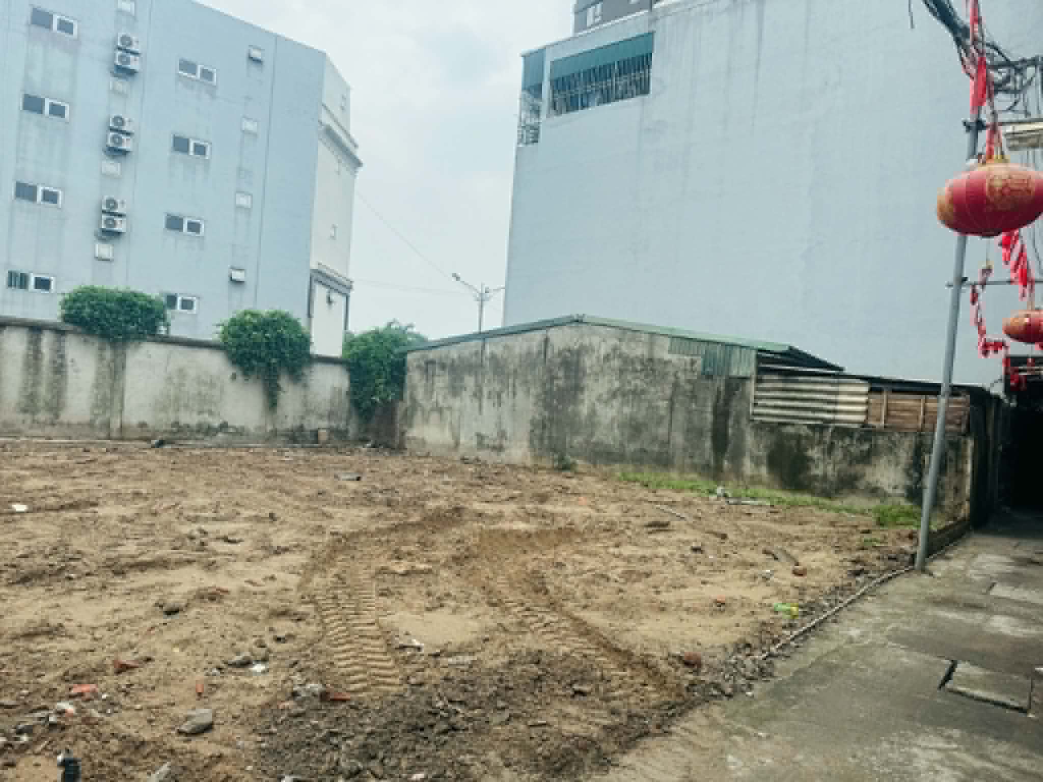 Hiếm, bay nhanh 100tr 1m đất Việt Hưng, ngõ rộng, 15m ra oto tránh, tiện ích ngập tràn
