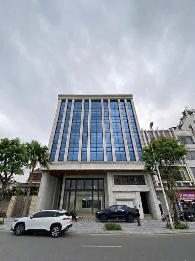 toà nhà mặt phố Hồng Tiến, 480m x 9 tầng, MT 18m, dòng tiền 6 tỷ/năm