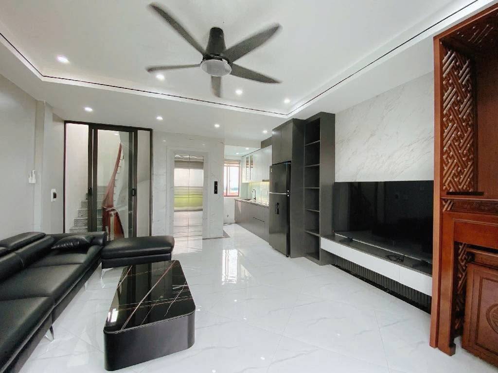 HIẾM CÓ! TRUNG TÂM BA ĐÌNH – 80M² NHÀ 3
 TẦNG  – CÁCH PHỐ 70M, GẦN Ô TÔ XÁCH VALY VÀO Ở NGAY/