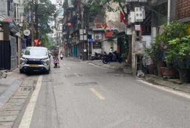 HIẾM CÓ! TRUNG TÂM BA ĐÌNH – 80M² NHÀ 3
 TẦNG  – CÁCH PHỐ 70M, GẦN Ô TÔ XÁCH VALY VÀO Ở NGAY/