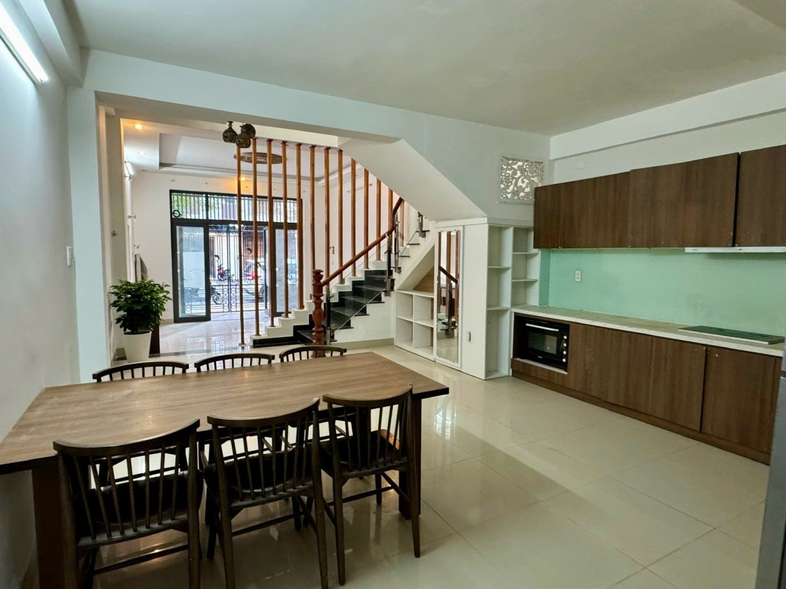 Mặt tiền Vũ Đình Long 75m2, gần biển Sơn Trà, sát chợ hải sản, giá chỉ 10.x tỷ
