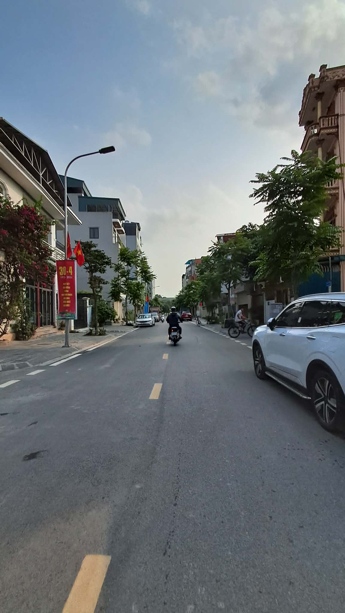 BÁN ĐẤT MẶT PHỐ LONG BIÊN 61M2- MT 4.2M- CẠNH VINHOMES RIVERSIDE- 15.9 TỶ