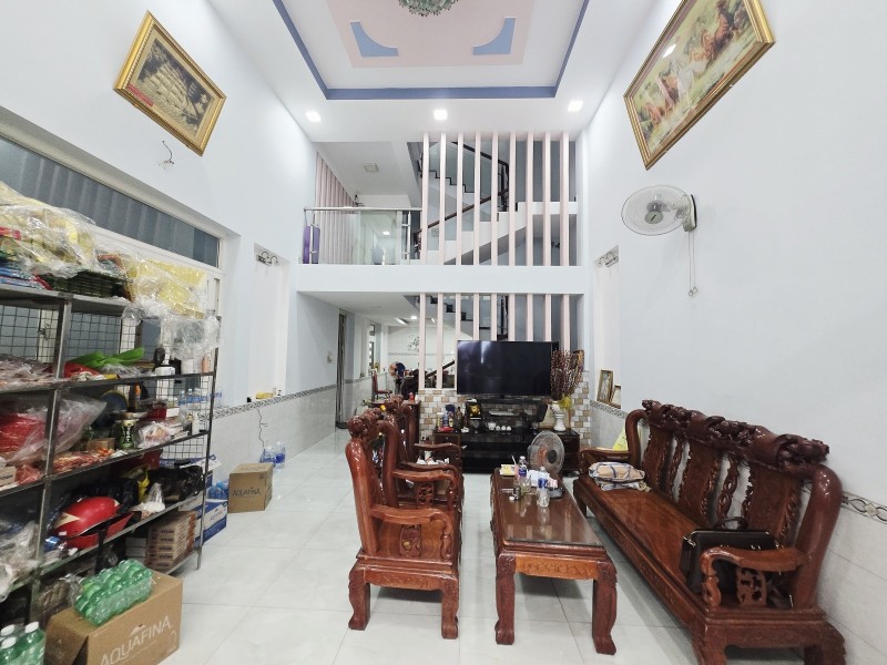 Bán nhà 3 Tầng có sân thượng 147m2,Ngang 6M,đường 3 ô tô,gần Vincom Dĩ An