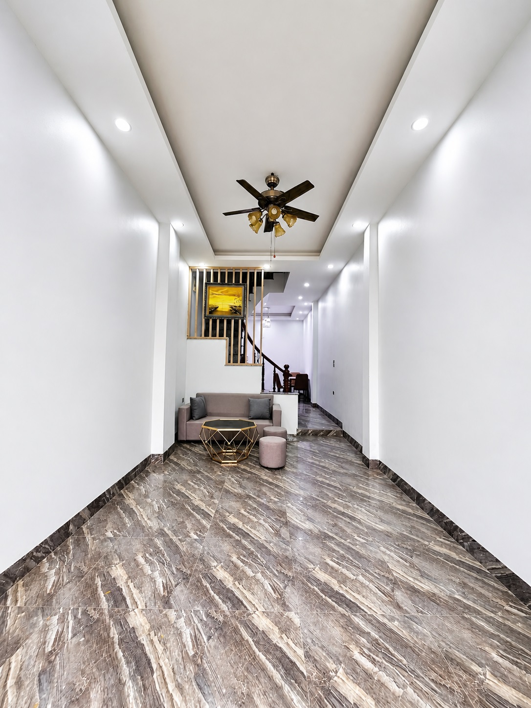 🚨 Chỉ hơn 8 tỷ! Nhà 4 tầng 39m² – 4PN trung tâm Thạch Bàn, gần hồ điều hòa