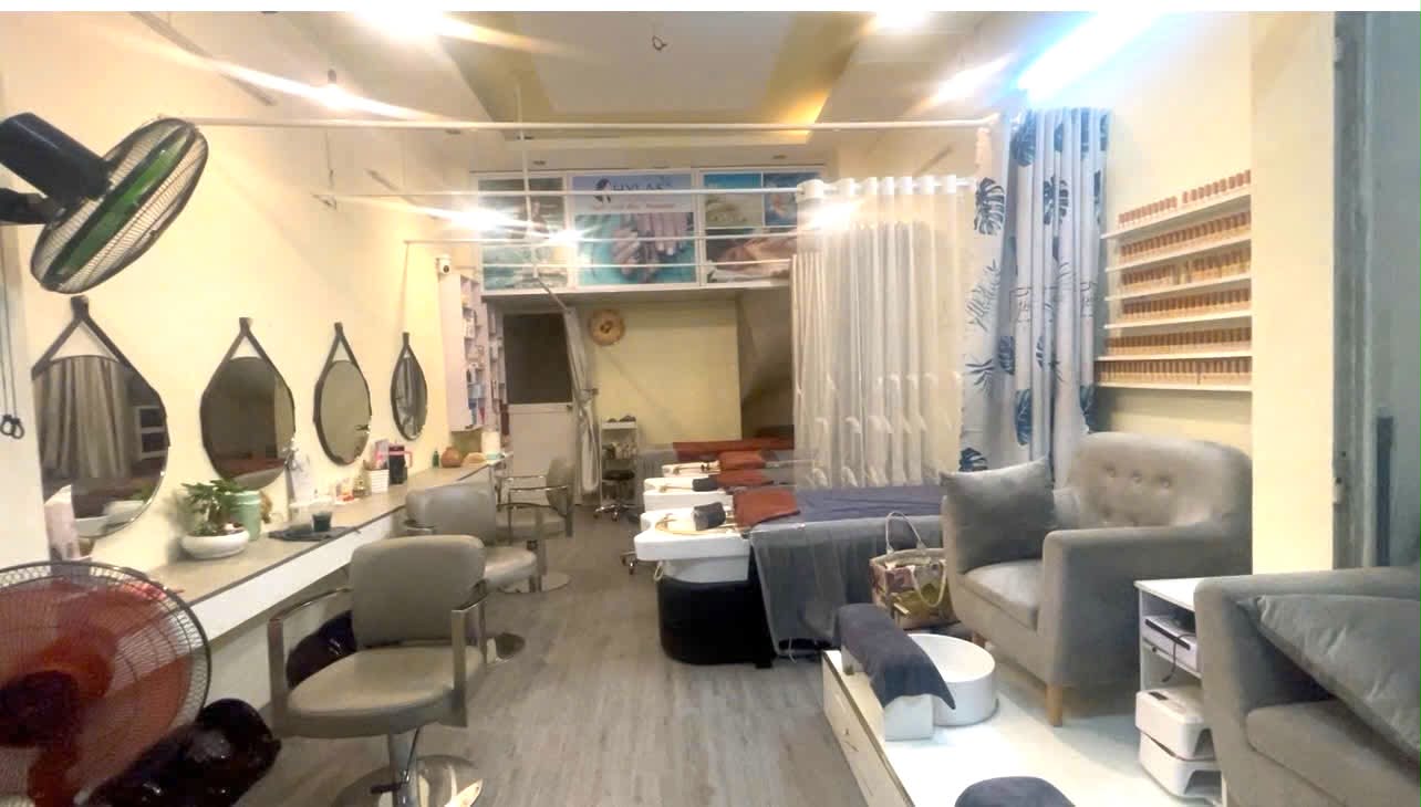 SANG TIỆM NAIL GỘI ĐANG HOẠT ĐỘNG, SẴN TỆP KHÁCH QUEN  QUẬN GÒ VẤP (GIÁ MẶT BẰNG RẺ NHẤT KHU LÂN CẬN)