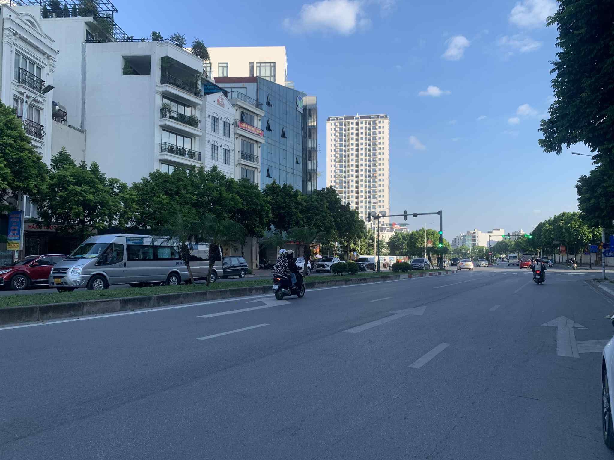 bán nhà Hồng Tiến, 120m, mặt tiền 6.6m, ôtô tránh, full thổ cư