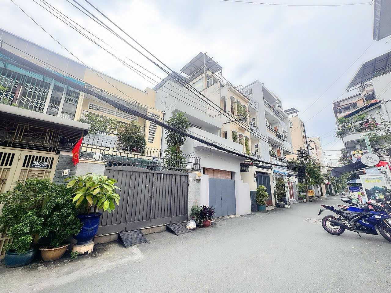 BÁN NHÀ 3 TẦNG HXH 8M Đ.TRƯỜNG SA, QUẬN 3 – NGANG HIẾM 5.5M*20M – XUNG QUANH CAO TẦNG ĐỒNG BỘ, DÂN TRÍ THỨC * LH GIANG GIANG: 093.86.76.685