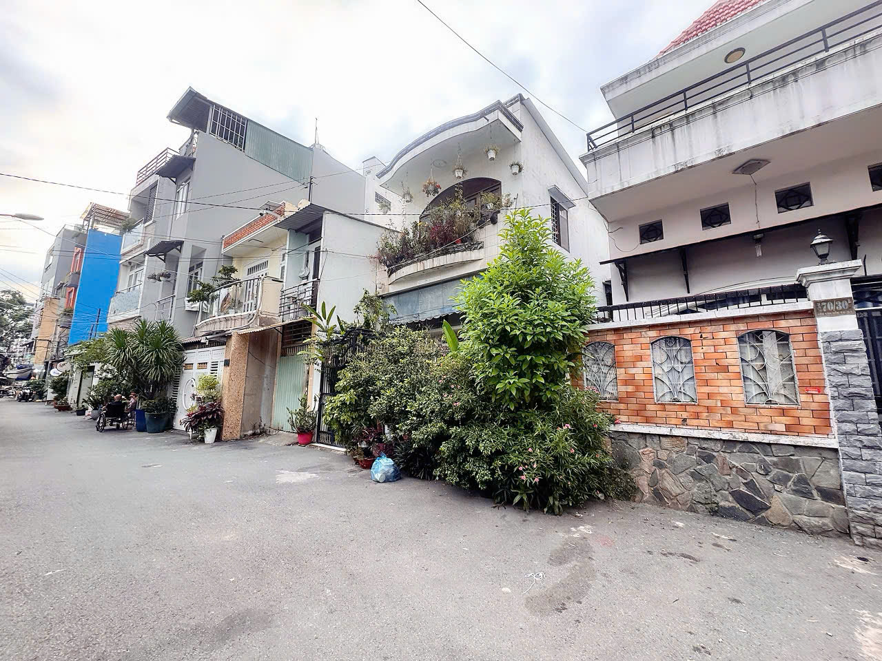 BÁN NHÀ 5 TẦNG THANG MÁY – XE HƠI NGỦ TRONG NHÀ Đ.BẾN VÂN ĐỒN, P.KHÁNH HỘI, QUẬN 4 – NGANG ĐẸP HIẾM 5M NỞ HẬU VUÔNG 6,6M * 16M* LIÊN HỆ GIANG GIANG: 093.86.76.685