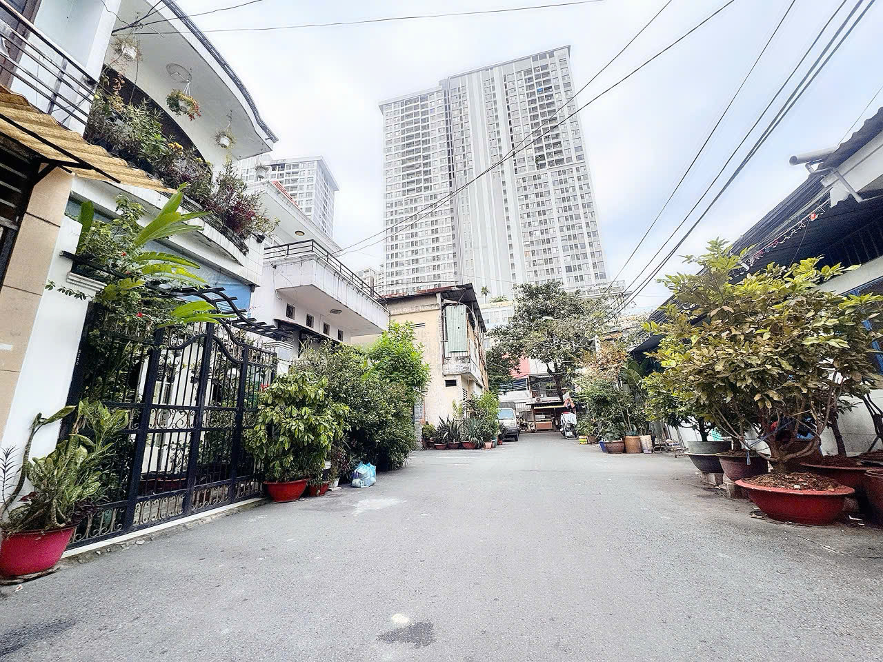 BÁN NHÀ 5 TẦNG THANG MÁY – XE HƠI NGỦ TRONG NHÀ Đ.BẾN VÂN ĐỒN, P.KHÁNH HỘI, QUẬN 4 – NGANG ĐẸP HIẾM 5M NỞ HẬU VUÔNG 6,6M * 16M* LIÊN HỆ GIANG GIANG: 093.86.76.685