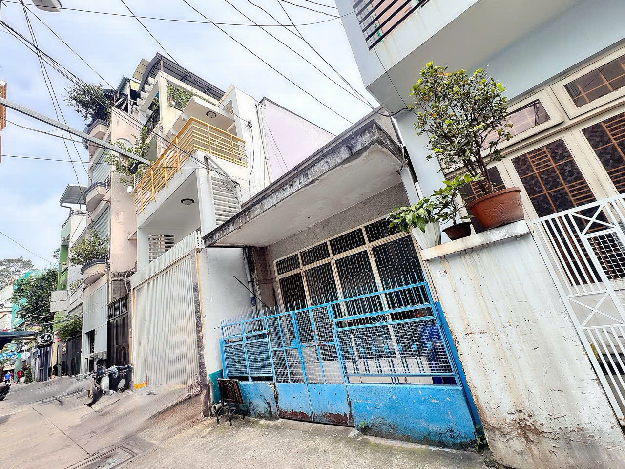 DUY NHẤT NHÀ BÁN – CHỦ 1 ĐỜI XƯA BÁN NHÀ 2 TẦNG HXH Đ.LÊ THỊ RIÊNG, Q1 – NGANG ĐẸP 6M*26M SỔ HỒNG VUÔNG FULL THỔ CƯ – GIÁ TỐT TẠI KHU VỰC* LIÊN HỆ GIANG GIANG: 093.86.76.685