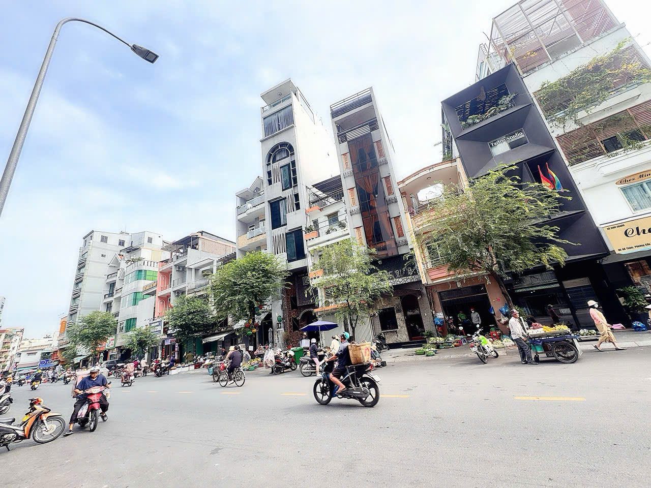 HIẾM – BÁN NHÀ 3 TẦNG MTKD Đ.ĐỀ THÁM, P.CẦU ÔNG LÃNH, QUẬN 1 – DT ĐẸP 4M*17M VUÔNG NHƯ A4 – KHU VỰC CẤP PHÉP XÂY CAO TẦNG* LIÊN HỆ GIANG GIANG: 093.86.76.685