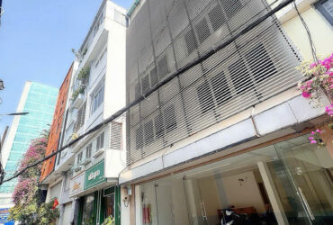 BÁN NHÀ MẶT TIỀN HẺM 8M Đ.NGUYỄN THỊ MINH KHAI, BÊN NGHÉ, QUẬN 1 – NGANG LỚN 8M*8,5M – SÁT ĐÀI TRUYỀN HÌNH HTV – 0938676685 GIANG GIANG
