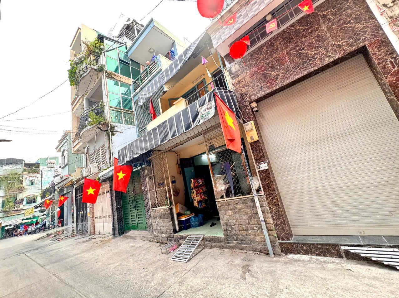 CHỦ 1 ĐỜI XƯA BÁN NHÀ 3 TẦNG MẶT TIỀN HẺM XE TẢI Đ.HAI BÀ TRƯNG, QUẬN 3- DT 64M2- CHỈ 13,1T- 0938676685 GIANG GIANG