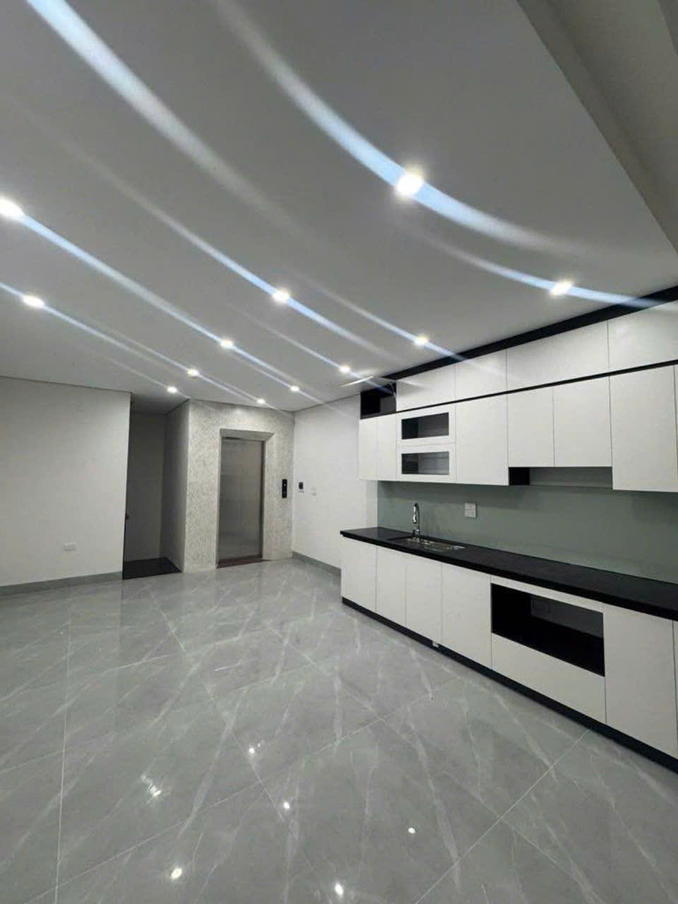 🔥 SIÊU PHẨM TRUNG TÂM CỔ LINH – 55m² x 5 TẦNG – THANG MÁY – FULL NỘI THẤT 🔥
