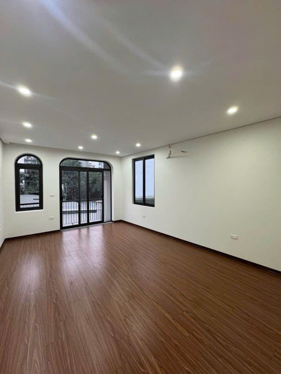 🔥 SIÊU PHẨM TRUNG TÂM CỔ LINH – 55m² x 5 TẦNG – THANG MÁY – FULL NỘI THẤT 🔥