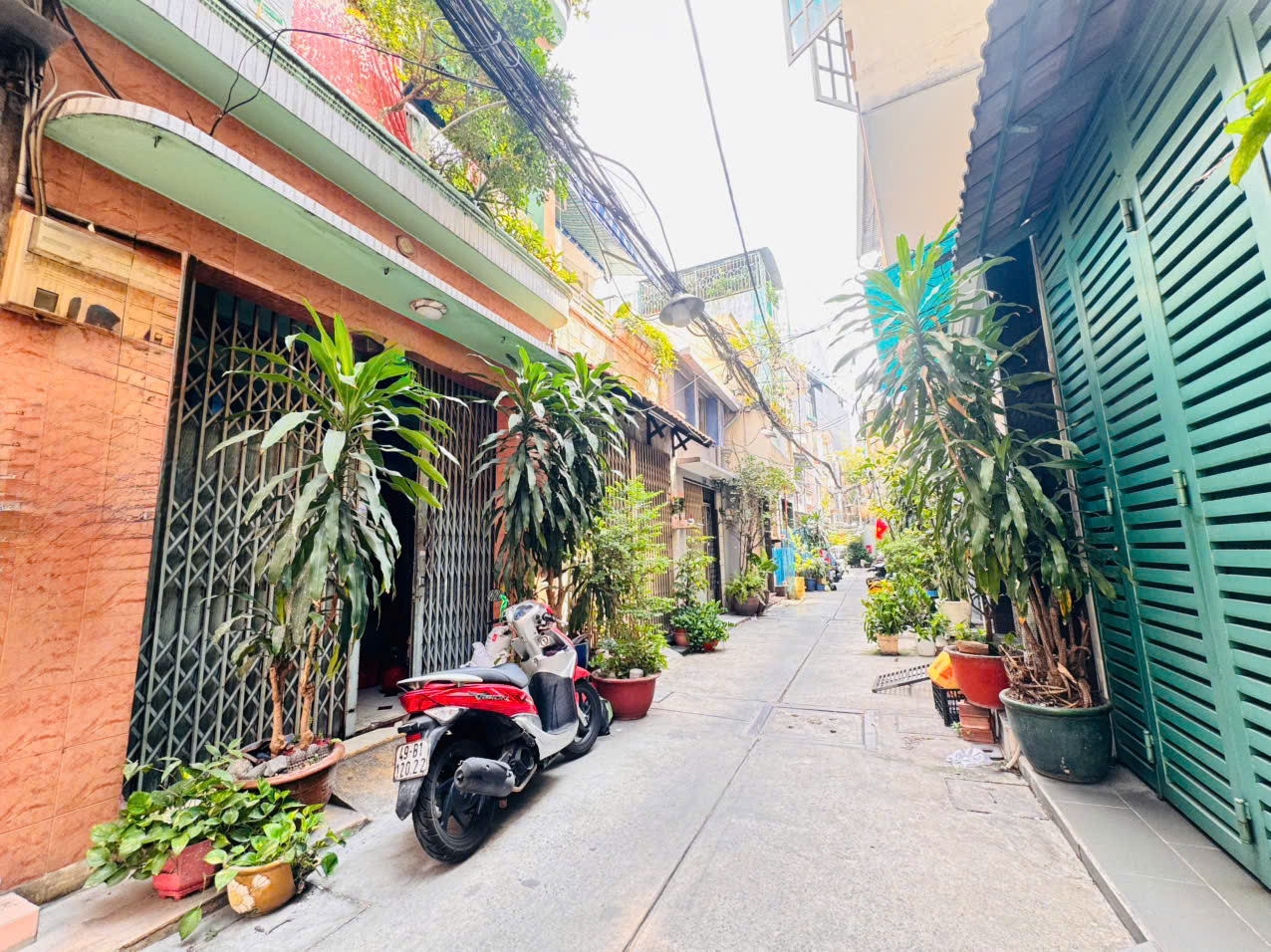 HIẾM NGANG LỚN 6M*29M- BÁN NHÀ 5 TẦNG MẶT TIỀN HXH 6M Đ.VÕ VĂN KIỆT, QUẬN 1- NGAY GÓC NGUYỄN THÁI HỌC KHU VIP ĐANG KD CHDV SẴN DÒNG TIỀN ĐỀU
