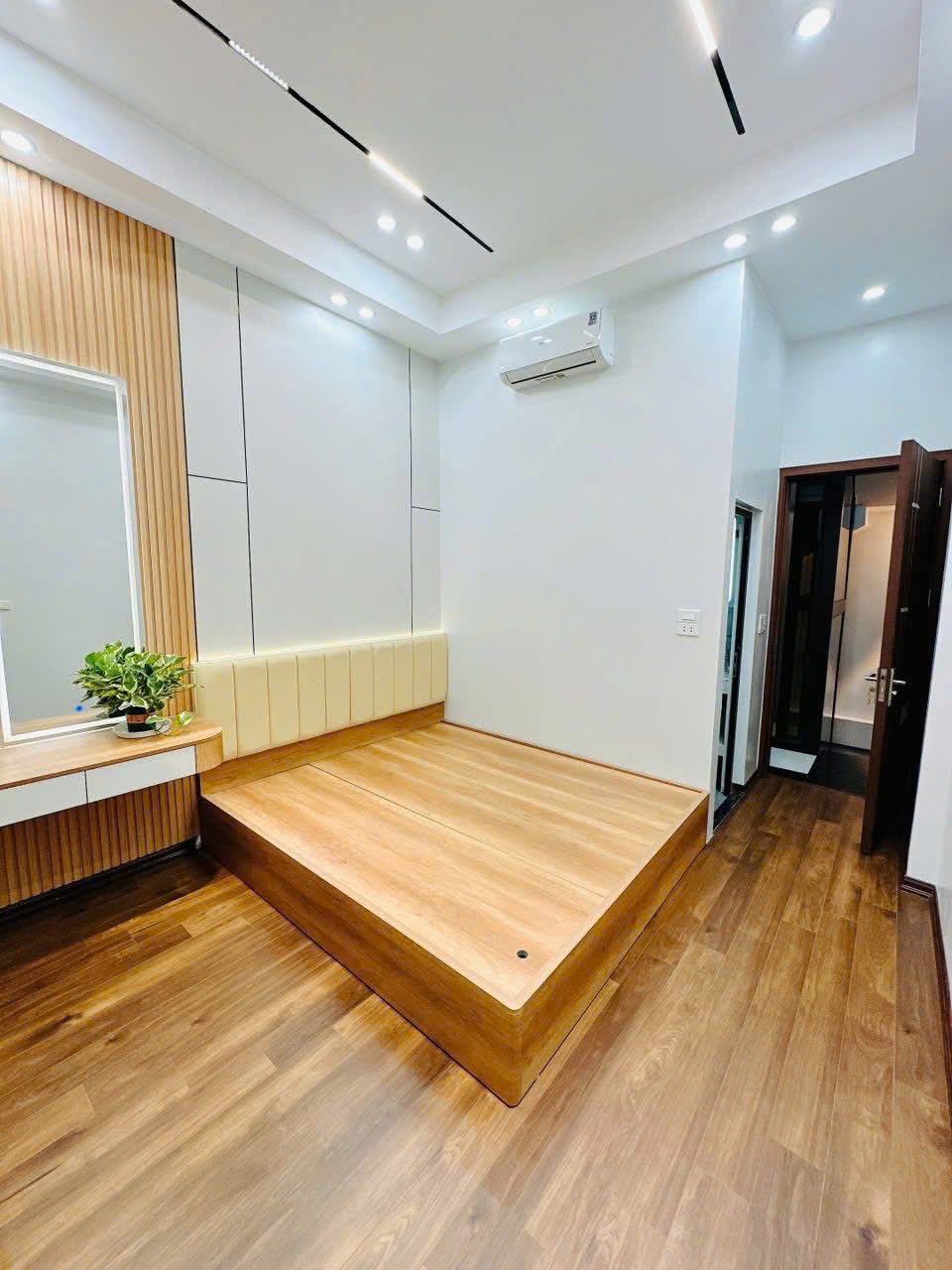 SIÊU PHẨM CCMN GIẢI PHÓNG – Ô TÔ ĐỖ CỬA – DÒNG TIỀN 550 TRIỆU/NĂM- 47M2- 6 TẦNG- THANG MÁY- 15.3 tỷ