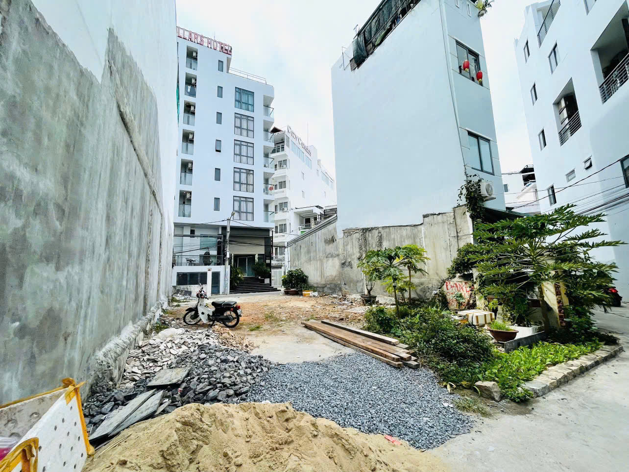 BÁN ĐẤT HẺM TUỆ TĨNH NGANG ĐẸP KHU PHỐ TÂY NHA TRANG, GẦN BIỂN 300m – DT: 159m2 – GIÁ 21 tỷ